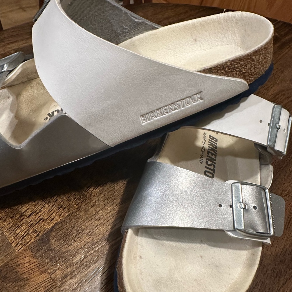 Birkenstock Women’s Metallic Silver Sandals - Picture 5 of 11